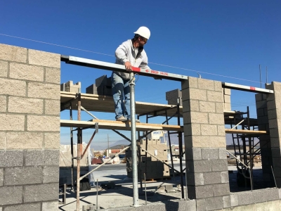 Nhà thầu xây dựng nên mua hay thuê giàn giáo cho công trình?