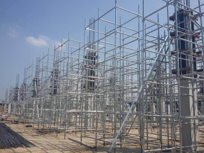 Sự khác nhau giữa giàn giáo nêm và giàn giáo khung